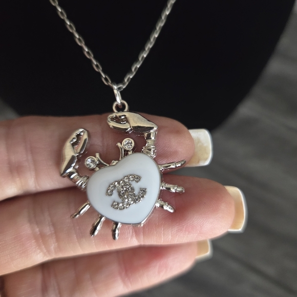 CHANEL WHITE BLING Crab Pendant With Bowtie Adjustable Silver 925, 22" Chain - Picture 2 of 4